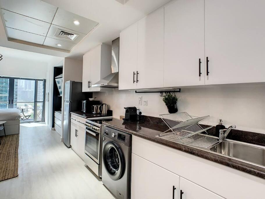 Luxury Modern Studio In Jlt With Amazing View & Rooftop Pool - Sleeps 3 Dubai Eksteriør billede