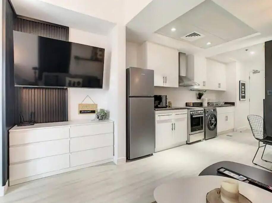 Luxury Modern Studio In Jlt With Amazing View & Rooftop Pool - Sleeps 3 Dubai Eksteriør billede