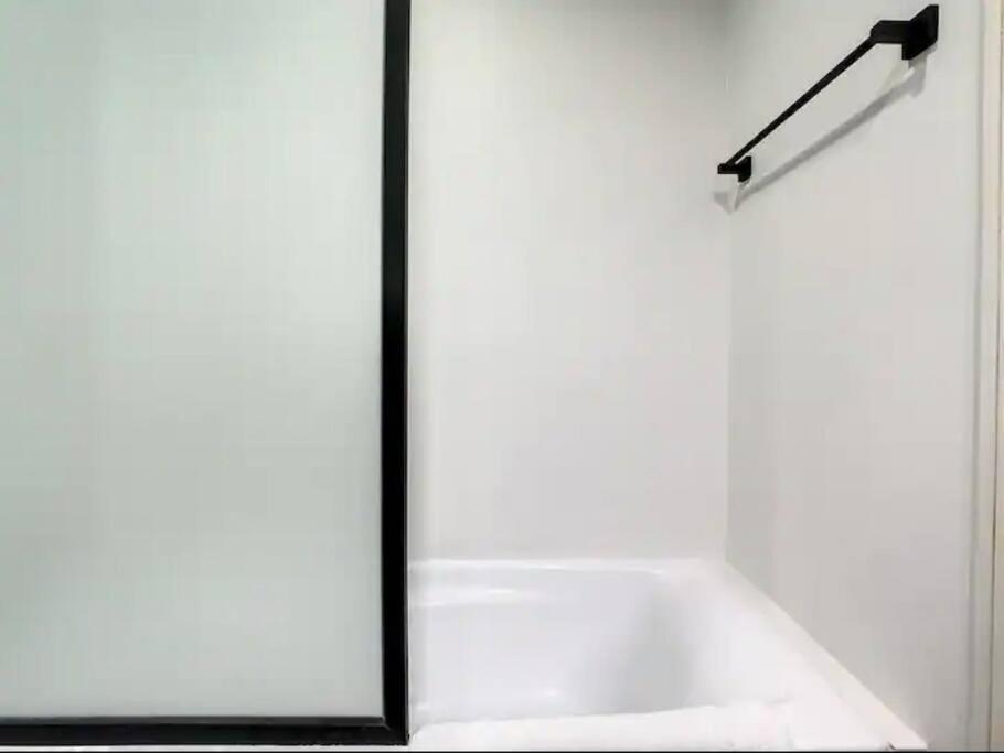 Luxury Modern Studio In Jlt With Amazing View & Rooftop Pool - Sleeps 3 Dubai Eksteriør billede