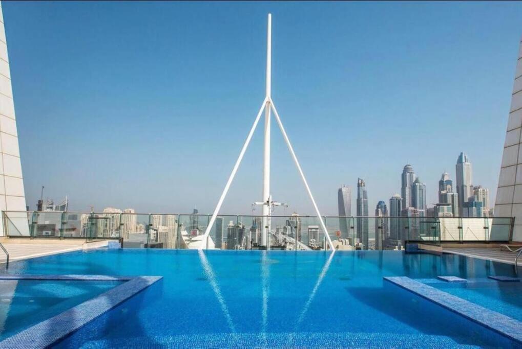 Luxury Modern Studio In Jlt With Amazing View & Rooftop Pool - Sleeps 3 Dubai Eksteriør billede